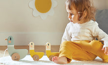 Load image into Gallery viewer, Janod - Cocoon Pull Along Ducks - Pikabo Baby