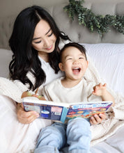 Load image into Gallery viewer, Ditty Bird Bilingual Book |  Learning Chinese Kid&#39;s Songs 儿歌 - Pikabo Baby